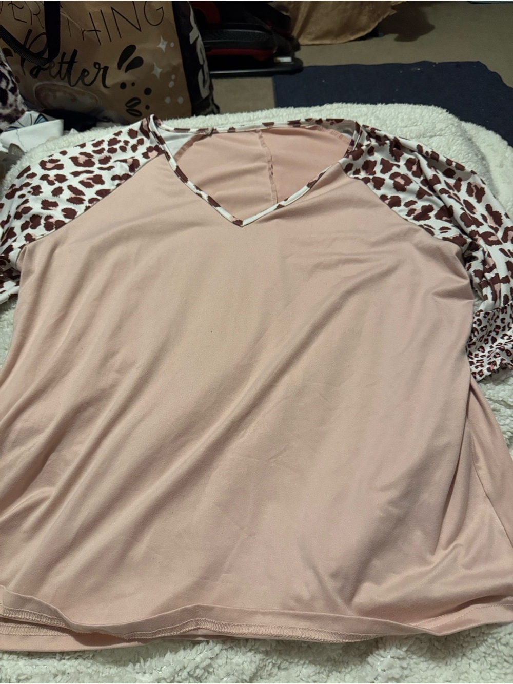 Short Sleeve V-Neck Tee in Light Pink with Leopard Sleeve Detail